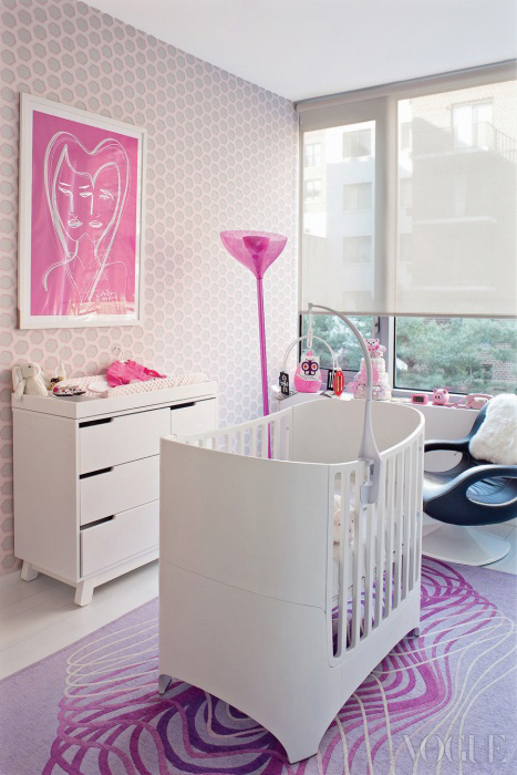 핑크 컬러가 인상적인 딸 키바의 방. 벽에 걸린 작품은 라시드가 딸을 위해 직접 그린 그림.