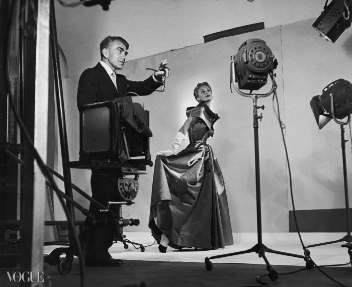 1949년, 리사 폰사그리브스와 함께 한 패션 촬영을 지휘하고 있는 호르스트. ⓒ Getty