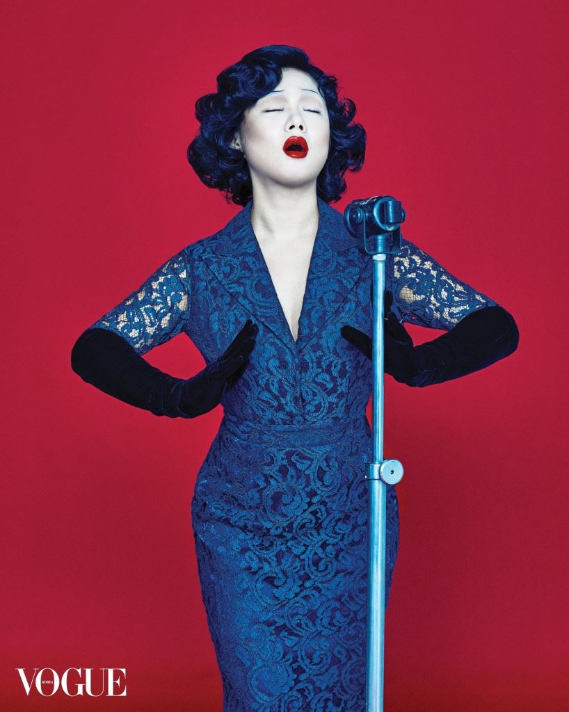Édith Piaf  레이스 소재의 레트로풍 드레스는 제이백 쿠튀르(Jaybaek Couture