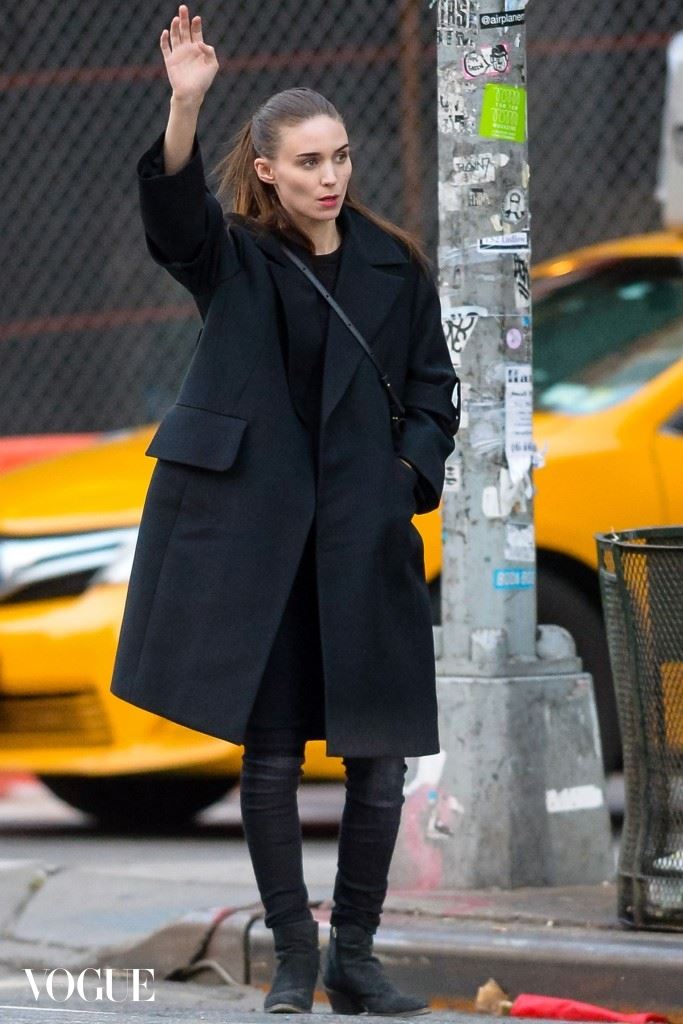 Rooney Mara hails a taxi in downtown Manhattan