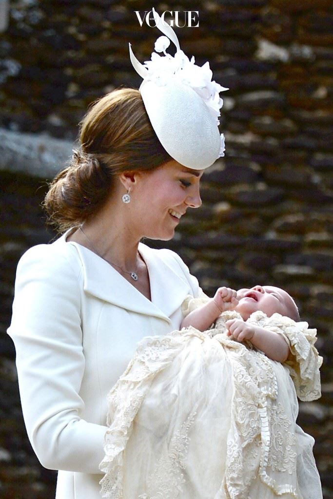 게다가 얼마 전엔 영국 왕실 25년만의 공주님인 샬롯 엘리자베스 다이애나(Princess Charlotte)까지 낳았다는 사실. (저 몸매가 아기 낳고 두 달 뒤….) 