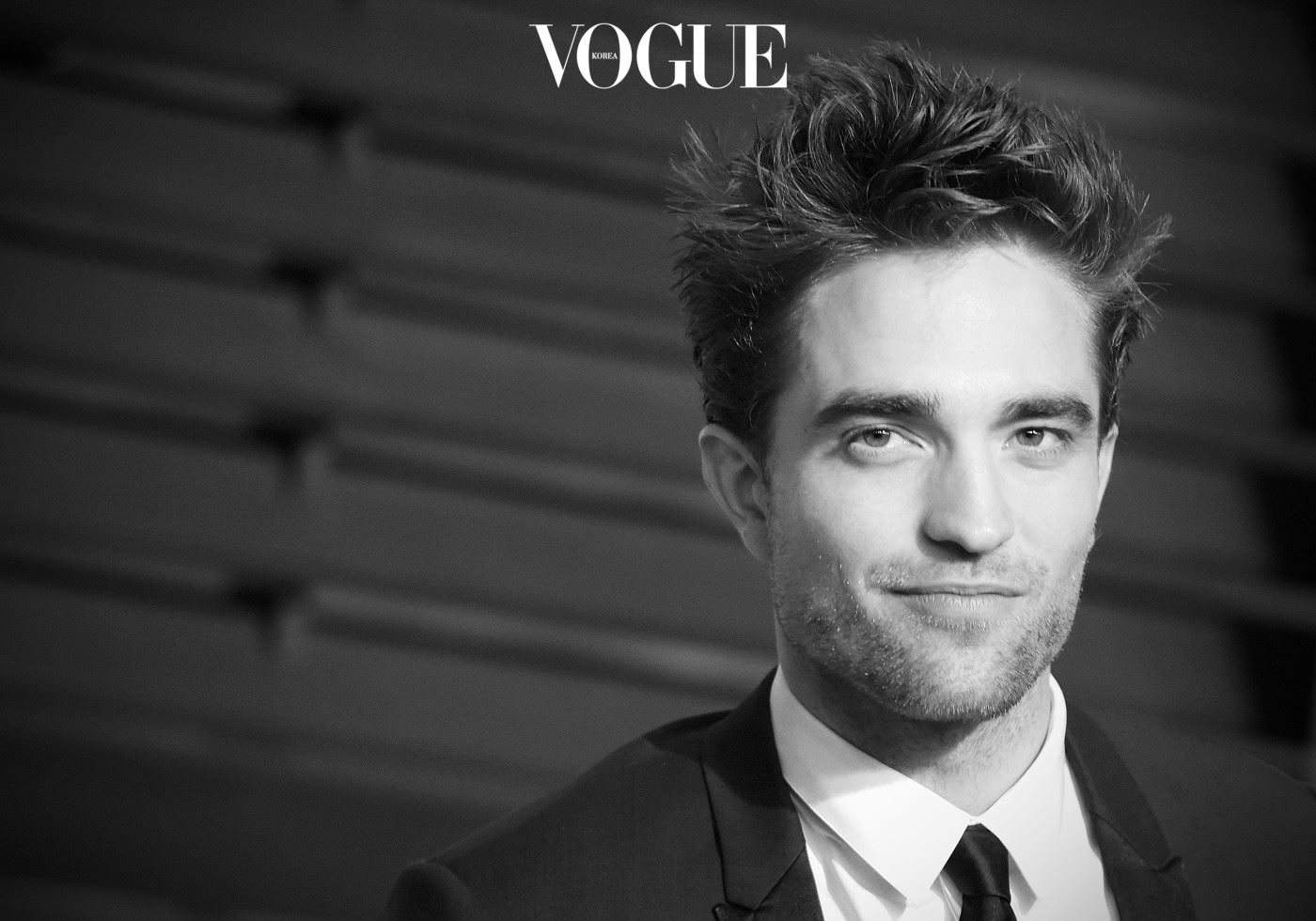 BEVERLY HILLS, CA - FEBRUARY 22:  ( Editors Note: Image processed using digital filters )  Actor Robert Pattinson attends the 2015 Vanity Fair Oscar Party at Wallis Annenberg Center for the Performing Arts on February 22, 2015 in Beverly Hills, California.  (Photo by Jason Kempin/Getty Images)