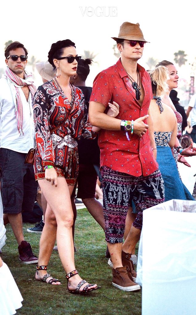 EXCLUSIVE: Orlando Bloom and girlfriend Katy Perry were spotted walking arm in arm as they enjoyed the Coachella Art and Music Festival in Indio, CA. The couple wore matching colored outfits and were seen watching Major Lazer and Diplo perform. Pictured: Katy Perry, Orlando Bloom Ref: SPL1266206  180416   EXCLUSIVE Picture by: Sharpshooter Images / Splash  Splash News and Pictures Los Angeles:310-821-2666 New York:212-619-2666 London:870-934-2666 photodesk@splashnews.com 