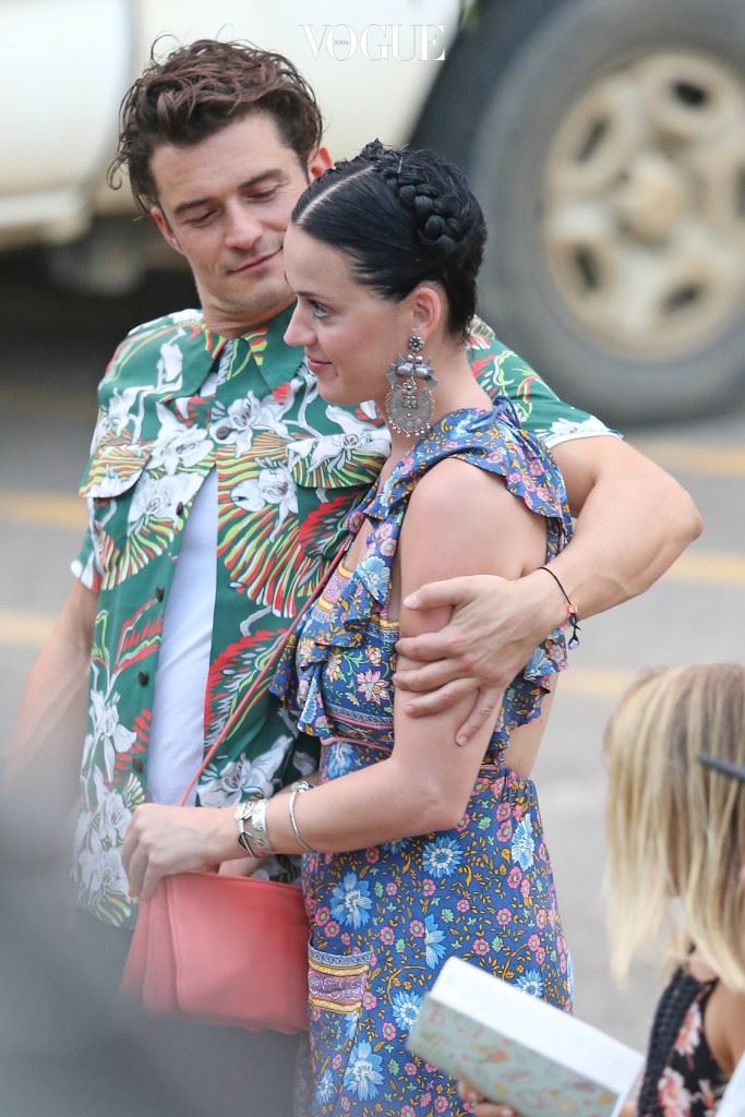 EXCLUSIVE: *PREMIUM EXCLUSIVE RATES APPLY* *NO WEB UNTIL 2PM PST, MARCH 2*NO TV UNTIL 3PM EST, MARCH 1* New couple Katy Perry and Orlando Bloom look loved up on a romantic dinner date in Hawaii on February 26. Orlando put his arm around Katy as they joined friends Laird Hamilton and Gabrielle Reece for dinner at the Barracuda restaurant on Kauai. Pictured: Katy Perry and Orlando Bloom Ref: SPL1235240  290216   EXCLUSIVE Picture by: Splash News Splash News and Pictures Los Angeles:310-821-2666 New York:212-619-2666 London:870-934-2666 photodesk@splashnews.com 