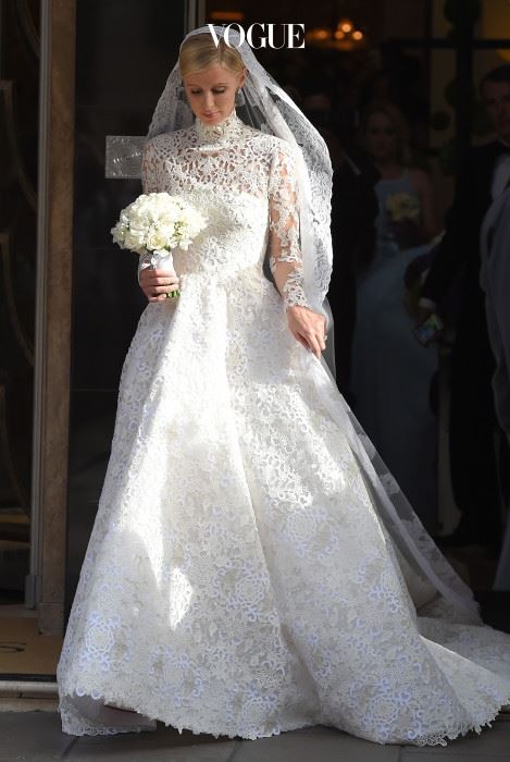 니키 힐튼(Nicky Hilton) 지난해 니키 힐튼은 브리티시 뱅킹 가문의 후계자 중 한명인 제임스 로스차일드와 결혼식을 올렸습니다. 드레스 가격도 화제가 됐었죠. 5만유로, 한화로 약 9천만원을 호가하는 발렌티노 드레스가 그 주인공! 