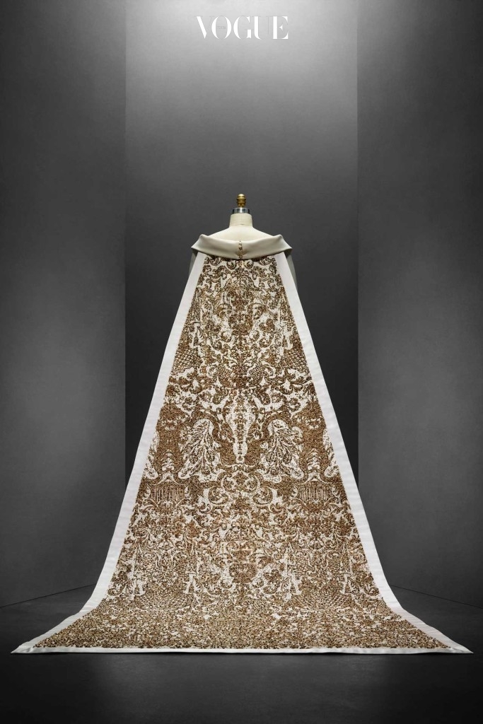 칼 라거펠트가 2014-15 F/W 샤넬에서 선보인 웨딩 드레스.