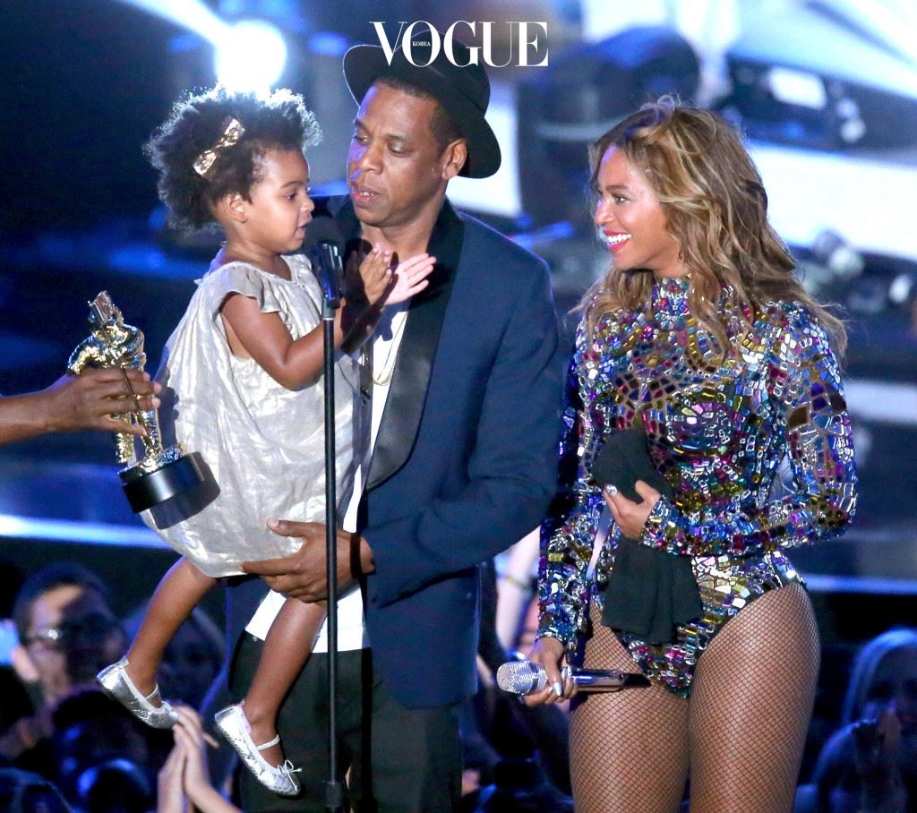 INGLEWOOD, CA - AUGUST 24:  Blue Ivy Carter, Jay Z and Beyonce onstage during the 2014 MTV Video Music Awards at The Forum on August 24, 2014 in Inglewood, California.  (Photo by Mark Davis/Getty Images)