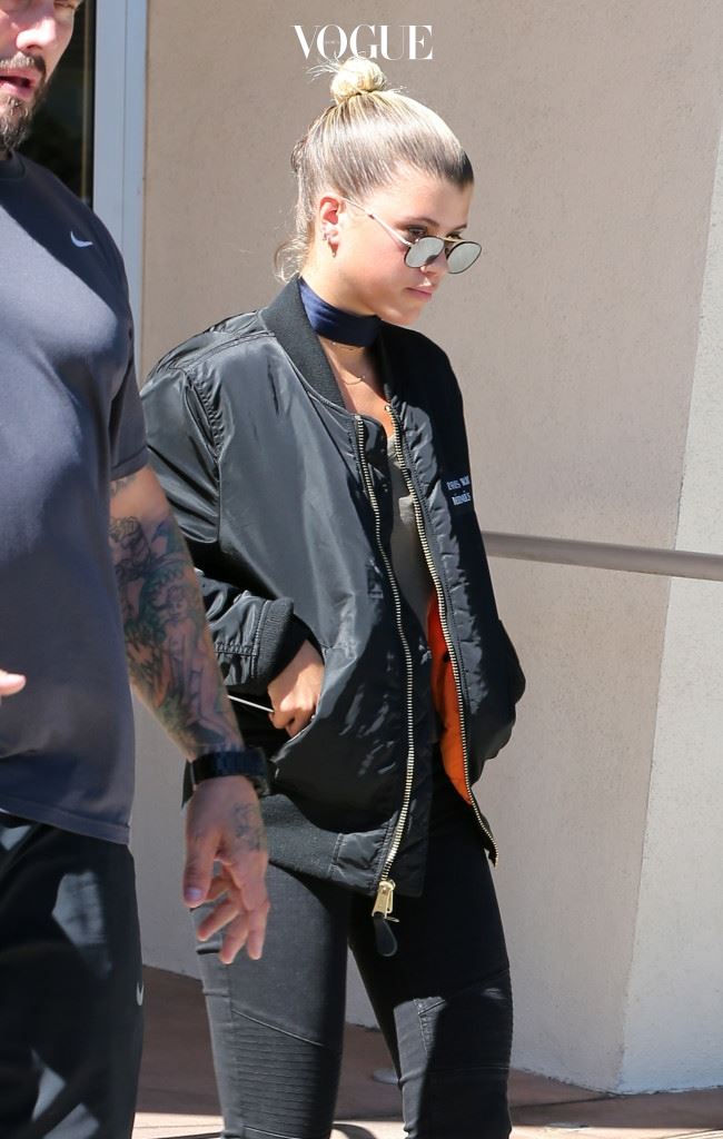 Justin Bieber's new girlfriends Sofia Richie picking up afternoon coffee with Justin's secretary. Pictured: Sofia Richie Ref: SPL1333516  160816   Picture by: Clint Brewer / Splash News Splash News and Pictures Los Angeles:310-821-2666 New York: 212-619-2666 London:870-934-2666 photodesk@splashnews.com 