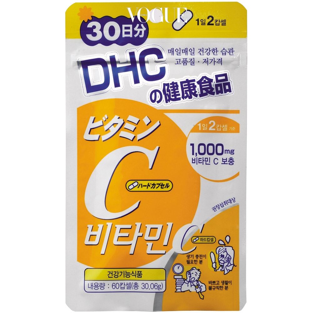 비타민 C를 하루에 1,000mg 보충할 수 있는 서플먼트. 항산화는 물론 생기 충전을 돕는다. DHC의 ‘비타민C 하드캅셀’. 가격 7천원(30일분).