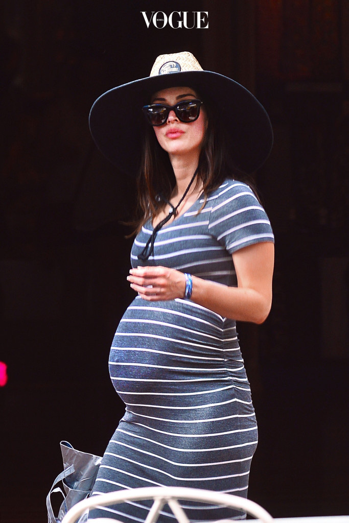 EXCLUSIVE:  **PREMIUM EXCLUSIVE RATES APPLY** A heavily-pregnant Megan Fox was spotted visiting Disneyland with Brian Austin Green in Anaheim, CA. The actress looked like she is ready to pop and was seen wearing an oversized hat and using an umbrella to shield her skin from the blistering sun.  Pictured: Megan Fox Ref: SPL1303559  220616   EXCLUSIVE Picture by: Sharpshooter Images /Splash Splash News and Pictures Los Angeles:310-821-2666 New York: 212-619-2666 London:870-934-2666 photodesk@splashnews.com 