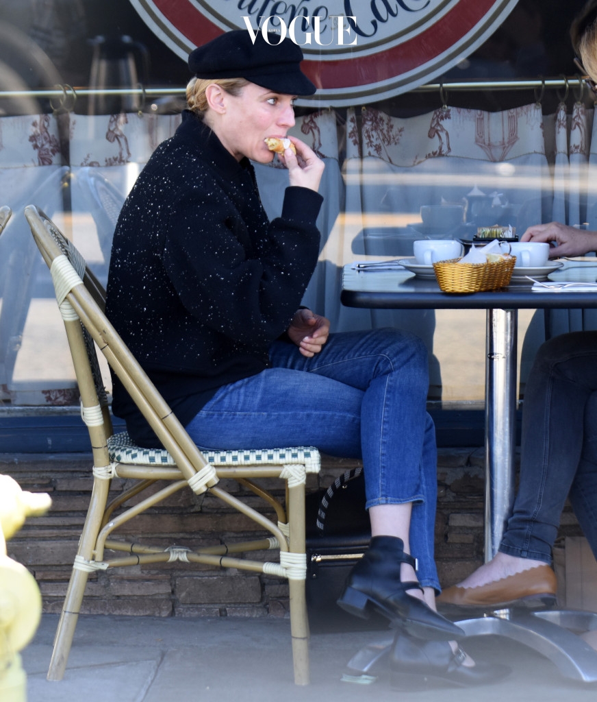 EXCLUSIVE: Diane Kruger enjoying a morning coffee and french breakfast at le conversation cafe in West Hollywood! Pictured: Diane Kruger Ref: SPL1171375  081115   EXCLUSIVE Picture by: M A N I K (NYC) / Splash News Splash News and Pictures Los Angeles:310-821-2666 New York:212-619-2666 London:870-934-2666 photodesk@splashnews.com 