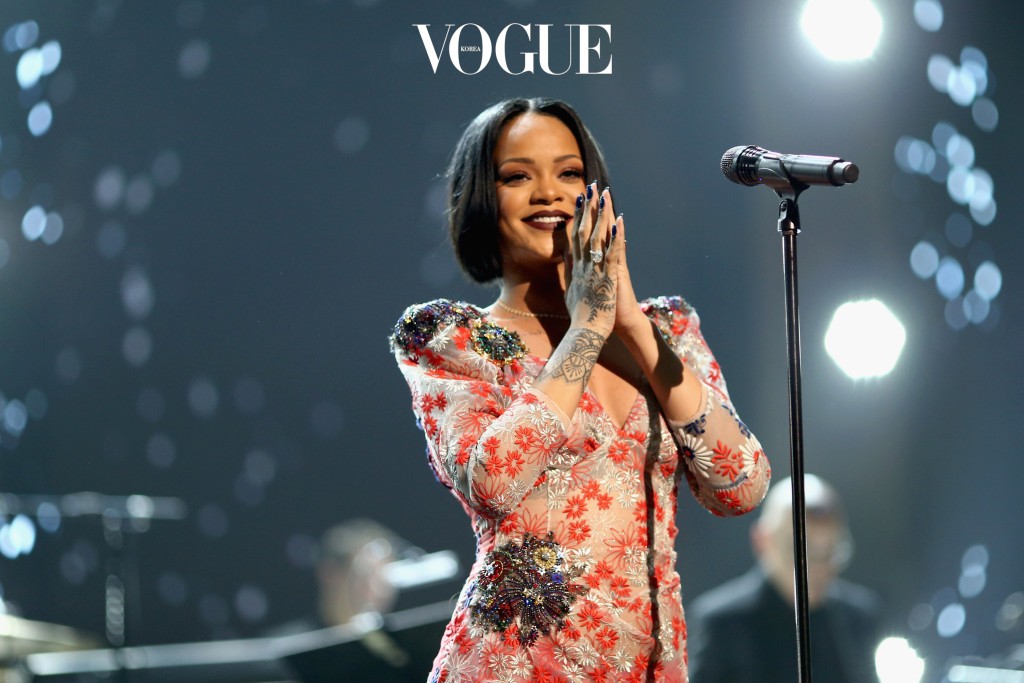 LOS ANGELES, CA - FEBRUARY 13:  Singer Rihanna performs onstage during the 2016 MusiCares Person of the Year honoring Lionel Richie at the Los Angeles Convention Center on February 13, 2016 in Los Angeles, California.  (Photo by Christopher Polk/Getty Images for NARAS)