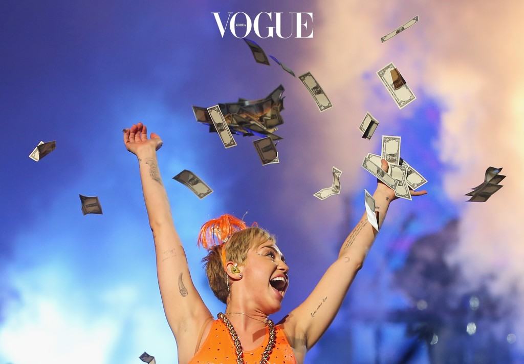 MELBOURNE, AUSTRALIA - OCTOBER 10:  Miley Cyrus throws money in the air as she performs at the opening night of her Bangerz Tour in Australia at Rod Laver Arena on October 10, 2014 in Melbourne, Australia.  (Photo by Scott Barbour/Getty Images)