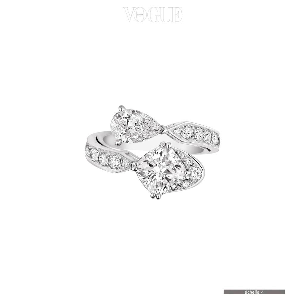 ‘너와 나’ 반지에서 영감을 받아 다이아몬드로만 제작된 조세핀 컬렉션의 에클라 플로럴 라인. 