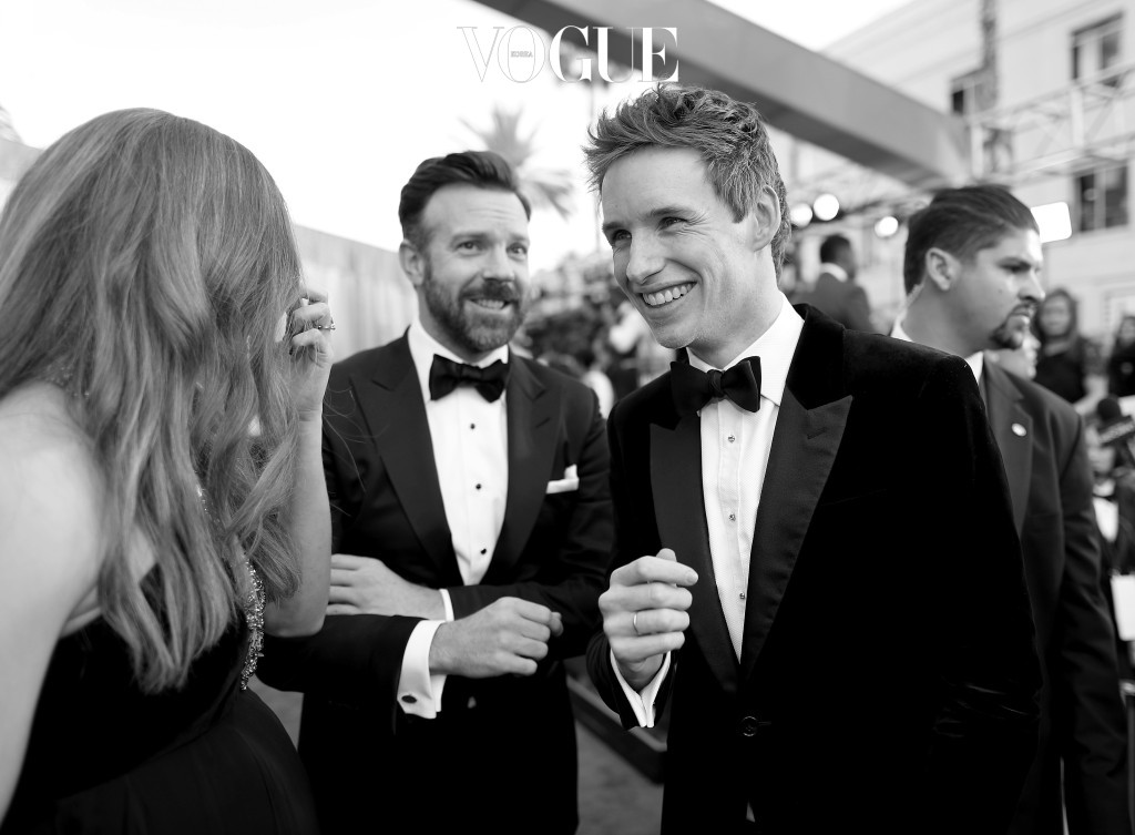 HOLLYWOOD, CA - FEBRUARY 28: (EDITORS NOTE: Image has been edited using digital filters) Actors Jason Sudeikis (C) and Eddie Redmayne (R) attend the 88th Annual Academy Awards at Hollywood & Highland Center on February 28, 2016 in Hollywood, California.  (Photo by Christopher Polk/Getty Images)