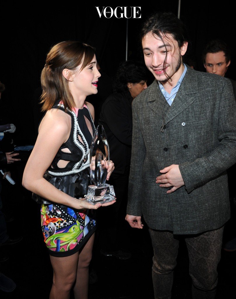 LOS ANGELES, CA - JANUARY 09:  (L-R) Actors Emma Watson and Ezra Miller attend the 39th Annual People's Choice Awards at Nokia Theatre L.A. Live on January 9, 2013 in Los Angeles, California.  (Photo by Michael Buckner/Getty Images for PCA)