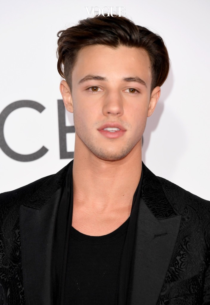 LOS ANGELES, CA - JANUARY 18:  Internet personality Cameron Dallas attends the People's Choice Awards 2017 at Microsoft Theater on January 18, 2017 in Los Angeles, California.  (Photo by Alberto E. Rodriguez/Getty Images)