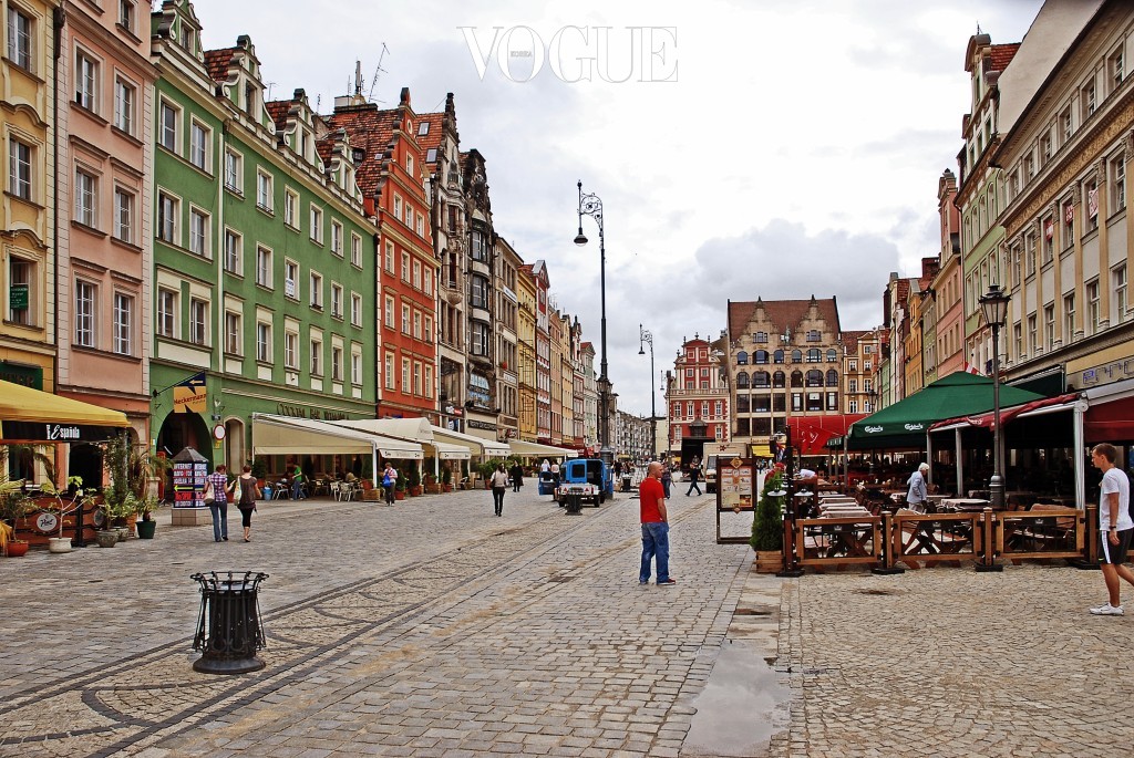 브로츠와프 Wroclaw, POLAND 폴란드 바르샤바, 크라쿠프와 함께 자주 언급되는 제 3의 도시. 제 2차 세계대전이 끝나기 전까지 독일 영토였던 이곳은 바로 옆에 체코, 오스트리아, 독일이 인접해 있어 다양한 문화가 혼재해 있다. 소박하고 따뜻한 색감과 풍경으로 동유럽의 아름다움을 대변해준다.  