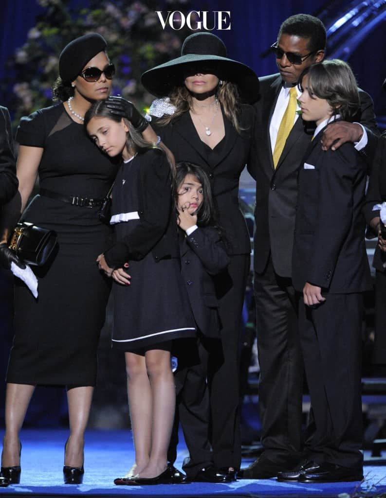 LOS ANGELES, CA - JULY 07:  (L-R) Singer Janet Jackson, Paris Jackson, Prince Michael II, La Toya Jackson, Jackie Jackson and Prince Michael I on stage at the Michael Jackson public memorial service held at Staples Center on July 7, 2009 in Los Angeles, California. Jackson, the iconic pop star, died at the age of 50 at UCLA Medical Center after going into cardiac arrest at his rented home on June 25 in Los Angeles. (Photo by Mark Terrill-Pool/Getty Images)