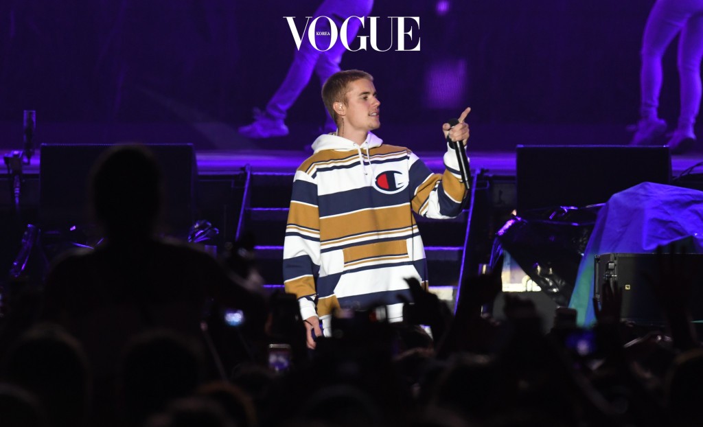 CHELMSFORD, ENGLAND - AUGUST 20:  Justin Bieber perform at V Festival at Hylands Park on August 20, 2016 in Chelmsford, England.  (Photo by Stuart C. Wilson/Getty Images)