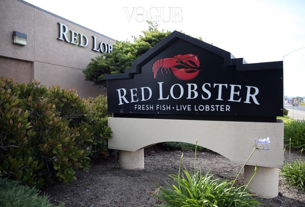 SAN BRUNO, CA - MAY 16:  A sign is posted in front of a Red Lobster restaurant on May 16, 2014 in San Bruno, California. Darden Restaurants announced an agreement to sell its Red Lobster restaurant chain and and related real estate to investment firm Golden Gate Capital for $2.1 billion.  (Photo by Justin Sullivan/Getty Images)