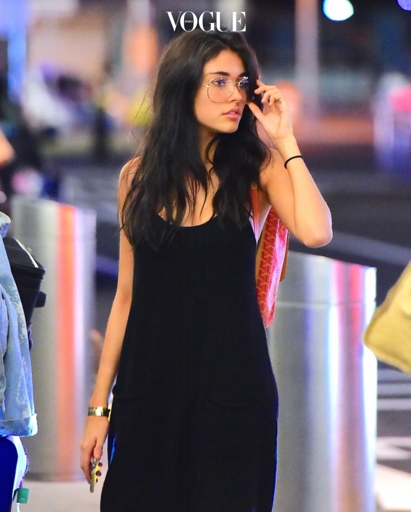 EXCLUSIVE: Madison Beer was spotted getting off a flight at JFK airport on Thursday in NYC. She looked stunning in a black jumper while going completely makeup free. As she waited for her luggage, she took photos with her friends and fans . She gave a sexy look in her clear aviator glasses before hopping into a limo. Pictured: Madison Beer  Ref: SPL1395323  171116   EXCLUSIVE Picture by: 247PAPS.TV / Splash News Splash News and Pictures Los Angeles:310-821-2666 New York: 212-619-2666 London:870-934-2666 photodesk@splashnews.com 