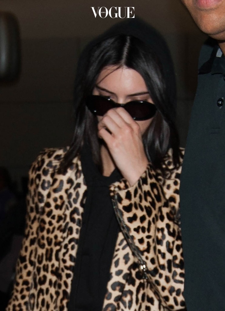 EXCLUSIVE: Kendall Jenner seen returning from France at LAX airport in Los Angeles, California. Pictured: Kendall Jenner Ref: SPL1476086  070417   EXCLUSIVE Picture by: Diabolik / Splash News Splash News and Pictures Los Angeles:310-821-2666 New York: 212-619-2666 London:870-934-2666 photodesk@splashnews.com 