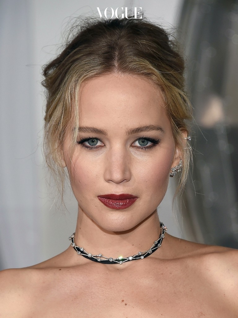 귀걸이를 한 것이 안 한 것에 비해 1.5배 예뻐 보인다는 이야기가 공식처럼 널리 퍼졌기 때문이죠.  Jennifer Lawrence 