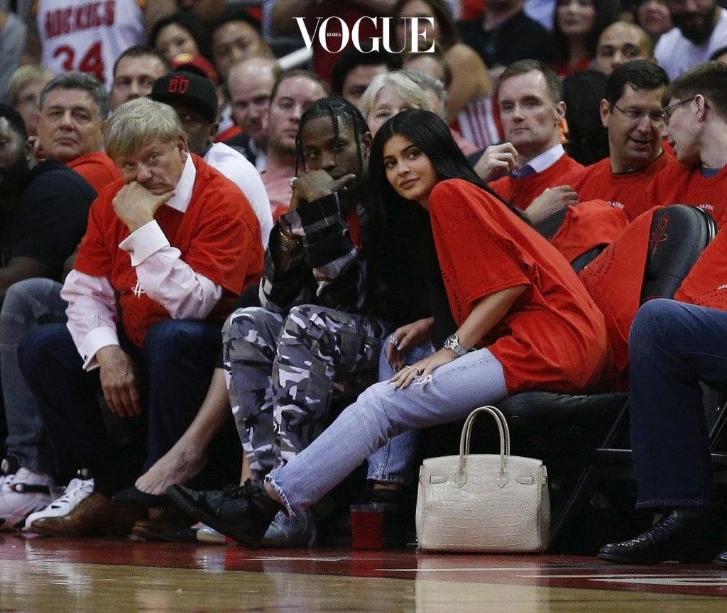 HOUSTON, TX - APRIL 25:  Houston rapper Travis Scott and Kylie Jenner watch courtside during Game Five of the Western Conference Quarterfinals game of the 2017 NBA Playoffs at Toyota Center on April 25, 2017 in Houston, Texas. NOTE TO USER: User expressly acknowledges and agrees that, by downloading and/or using this photograph, user is consenting to the terms and conditions of the Getty Images License Agreement.  (Photo by Bob Levey/Getty Images)