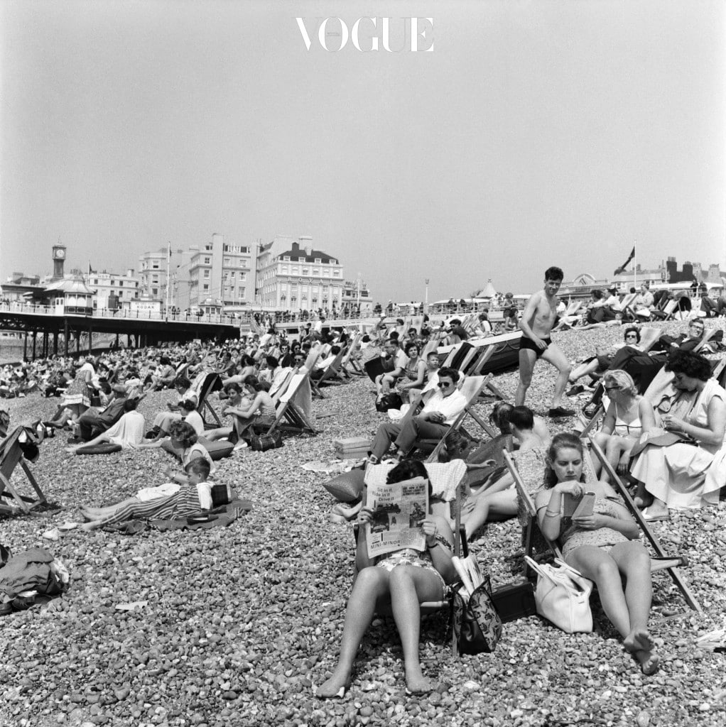 Crowded scenes on Brighton Beach as holidaymakers enjoy the hot summer weather, East Sussex. June 1960 M4327-006