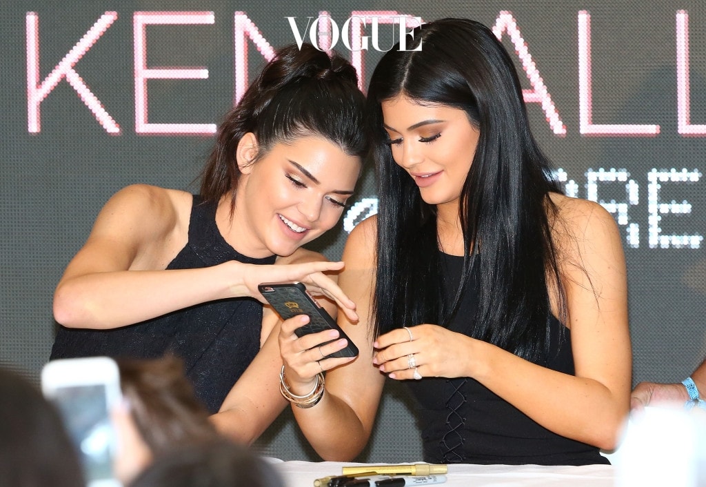 MELBOURNE, AUSTRALIA - NOVEMBER 18:  Kylie Jenner takes a selfie on her phone as Kendall Jenner and Kylie Jenner arrive at Chadstone Shopping Centre on November 18, 2015 in Melbourne, Australia.  (Photo by Scott Barbour/Getty Images)