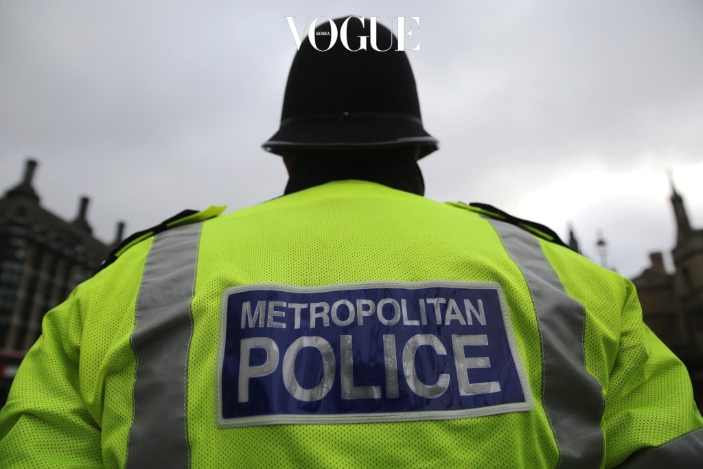 LONDON, ENGLAND - FEBRUARY 15:  A Police Office stands in Parliament Square on February 15, 2015 in London, England.  (Photo by Dan Kitwood/Getty Images)