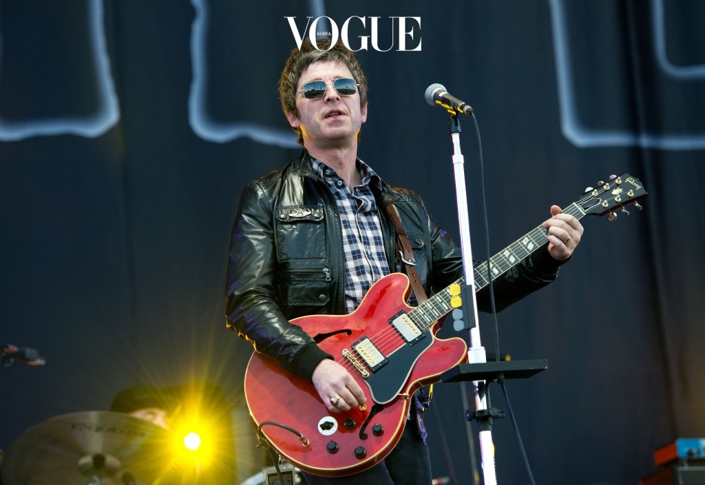 NEWPORT, UNITED KINGDOM - JUNE 24:  Noel Gallagher of Noel Gallagher's High Flying Birds performs on the main stage on day 4 of The Isle of Wight Festival at Seaclose Park on June 24, 2012 in Newport, Isle of Wight. (Photo by Samir Hussein/Getty Images)