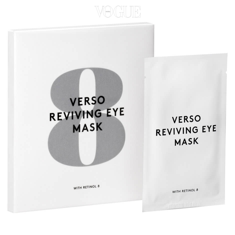 버소(VERSO) 'Reviving Eye Mask with Retinol 8', 가격 7만원대. 눈가가 유독 민감한 편이라면 추천할만한 제품이에요. 레티놀 성분이 들어있지만 레티놀 8을 함유 한이 피부 보습 성 하이드로 겔 마스크는 섬세한 눈 주변에서 사용하도록 설계되어 수화 작용을 전달하고 노화의 징후를 개선합니다. 레티놀 8은 피부 자체가 콜라겐 생성을 돕도록 도와 주므로 피부가 더 젊고 신선하며 반투명 해 보입니다. 히알루 론산 나트륨, 자몽 추출물 및 카놀라유와 함께이 아이 마스크는보다 부드럽고 매끄럽고 젊은 외모를 위해 눈 주위를 치료합니다. 하이드로 겔 기술은 피부 친 화성이 뛰어나고 레티놀 8이 피부에 스며 들어 최대 30 시간의 보습을 제공하여 피부를 수분을 공급하고 부드럽게 유지시켜줍니다.