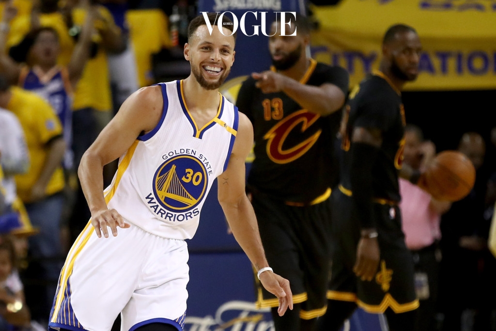 OAKLAND, CA - JUNE 04:  Stephen Curry #30 of the Golden State Warriors reacts to a play against the Cleveland Cavaliers in Game 2 of the 2017 NBA Finals at ORACLE Arena on June 4, 2017 in Oakland, California. NOTE TO USER: User expressly acknowledges and agrees that, by downloading and or using this photograph, User is consenting to the terms and conditions of the Getty Images License Agreement.  (Photo by Ezra Shaw/Getty Images)