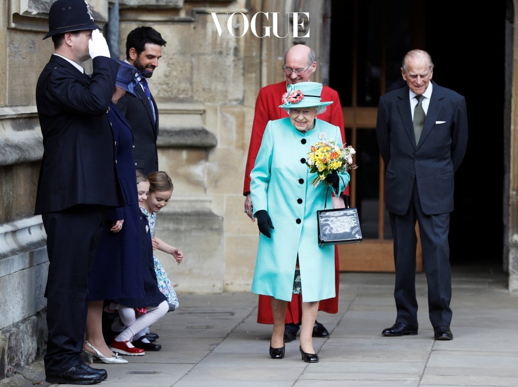 WINDSOR, UNITED KINGDOM - APRIL 16:  Girls curtsey as Queen Elizabeth II and Prince Philip, Duke of Edinburgh leave the Easter Day service at St George's Chapel on April 16, 2017 in Windsor, England. (Photo by Peter Nicholls/WPA Pool/Getty Images)