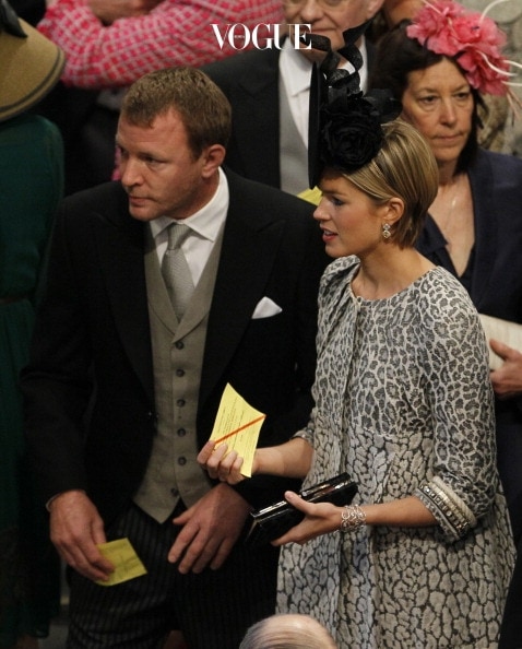 케이트 미들턴과 6촌지간으로 꽤 가까운 친척관계인 그는 윌리엄 왕자 부부와 돈독한 사이를 유지하고 있다고 하네요. 물론 2011년 이들의 결혼식에 참석했습니다. 