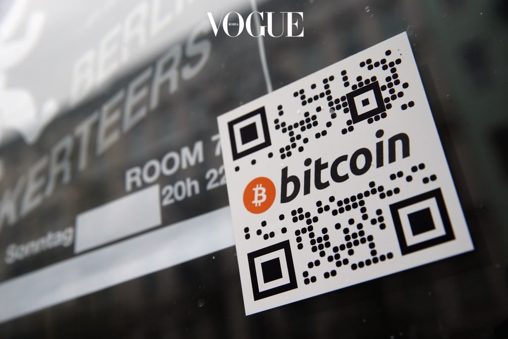 BERLIN, GERMANY - APRIL 11:  A sticker on the window of a local pub indicates the acceptance of Bitcoins for payment on April 11, 2013 in Berlin, Germany. Bitcoins are a digital currency traded on the MTGox exchange, and the value of the virtual money fluctuated from USD 260 per bitcoin down to USD 130 per bitcoin yesterday and recovered somewhat in trading today.  (Photo by Sean Gallup/Getty Images)
