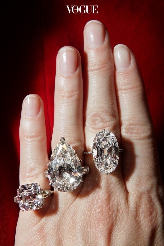 사실 결혼의 서약만큼 많은 이들의 관심을 받는 것이 반지, 좀더 엄밀히 말해 다이아몬드의 유무 혹은 그 크기라 할 수 있죠. 
