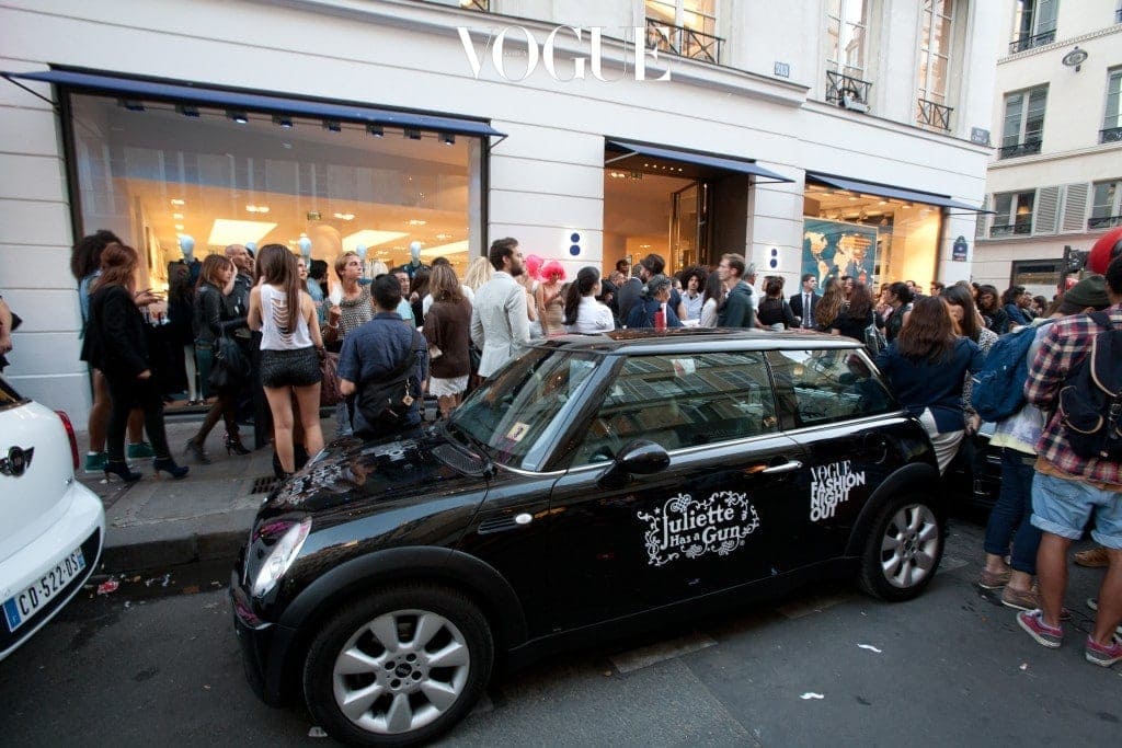 PARIS, FRANCE - SEPTEMBER 06:  A general view of atmosphere during the Vogue Fashion Night Out on September 6, 2012 in Paris, France.  (Photo by Marc Piasecki/Getty Images)