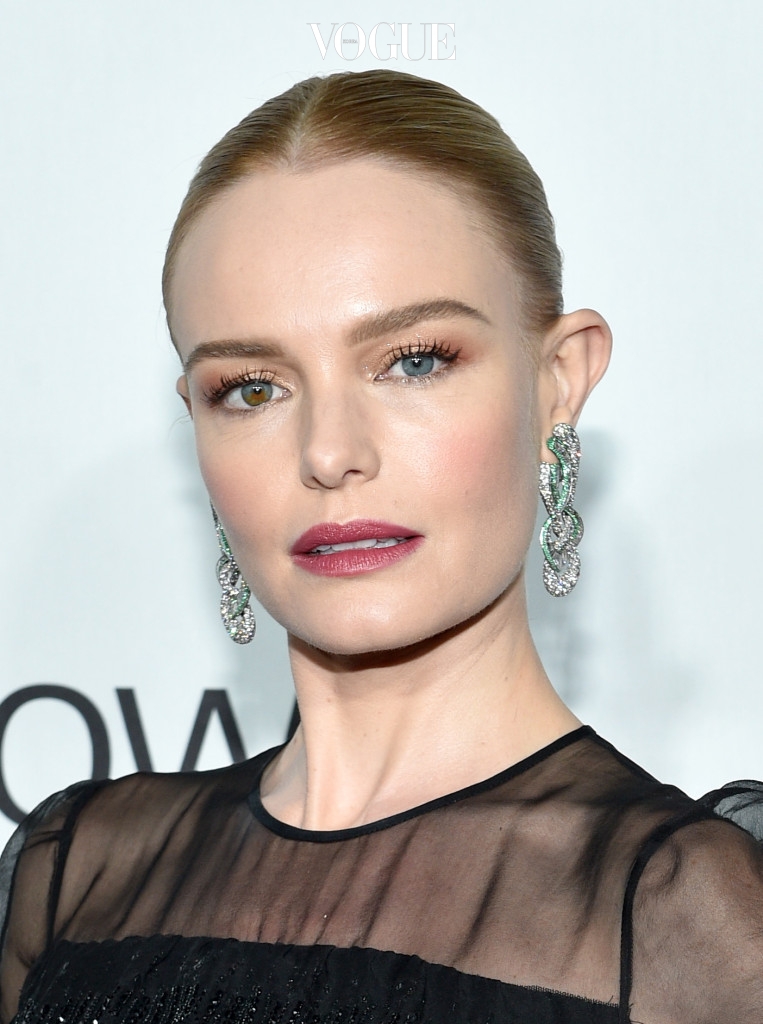 오드아이를 가진 대표적인 미국 배우 ‘Kate Bosworth’. 그녀는 오른쪽 눈 아래가 브라운 컬러로 그라데이션되는 신비로운 오드아이의 소유자에요.