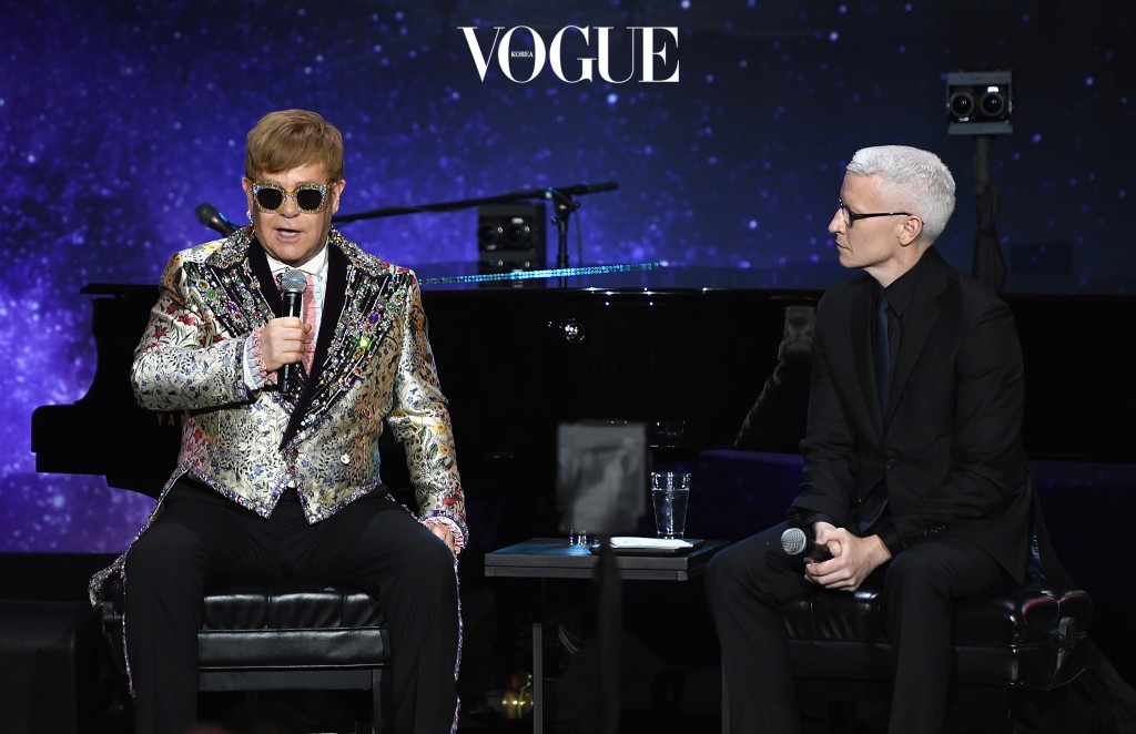 NEW YORK, NY - JANUARY 24:  Elton John and Anderson Cooper speak during the Elton John Special Announcement at Gotham Hall on January 24, 2018 in New York City.  (Photo by Dimitrios Kambouris/Getty Images)
