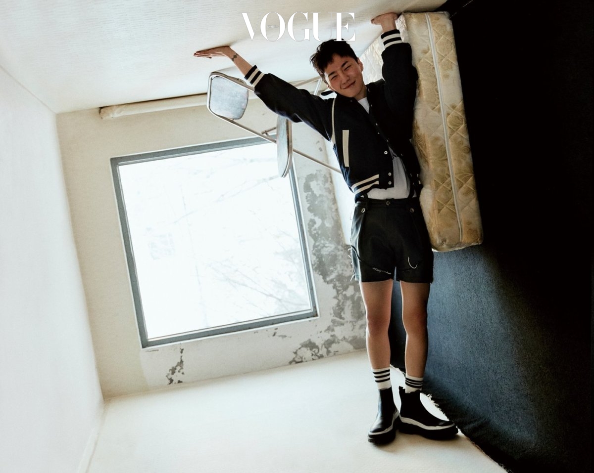 비오, 밤하늘의 펄이 되다 | 보그 코리아 (Vogue Korea)