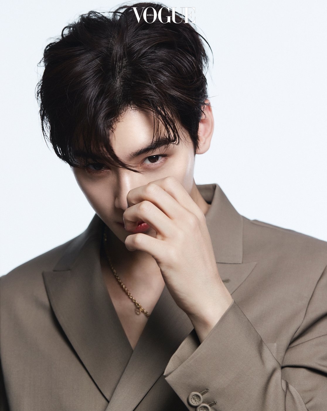 Cha Eun Woo melts hearts with enticing fragrance pictorial for