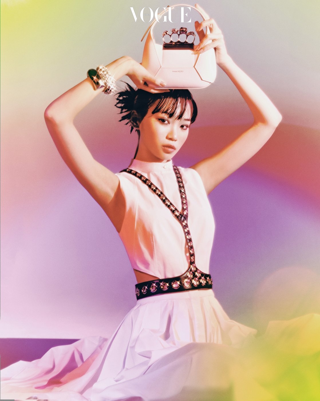 Ким Чэвон (LE SSERAFIM) на очаровательных фотографиях для журнала «Vogue»