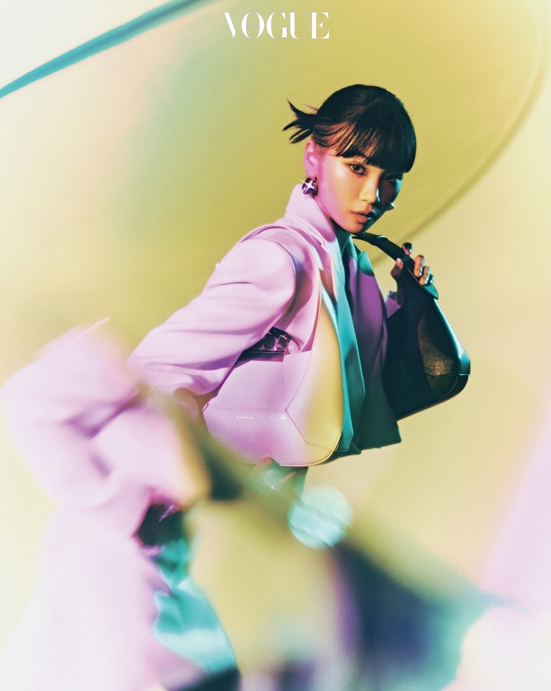 Ким Чэвон (LE SSERAFIM) на очаровательных фотографиях для журнала «Vogue»