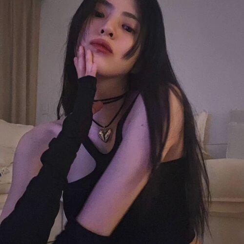 러블리 한 스푼! 봄에 더 어울리는 고스 룩