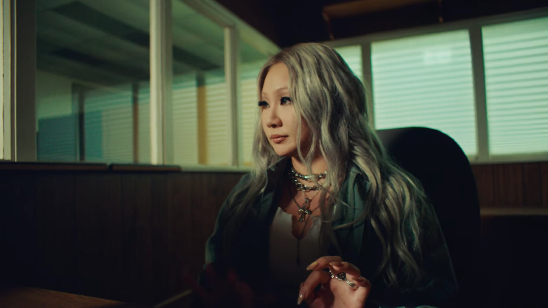 오프셋 뮤직비디오에 등장한 CL