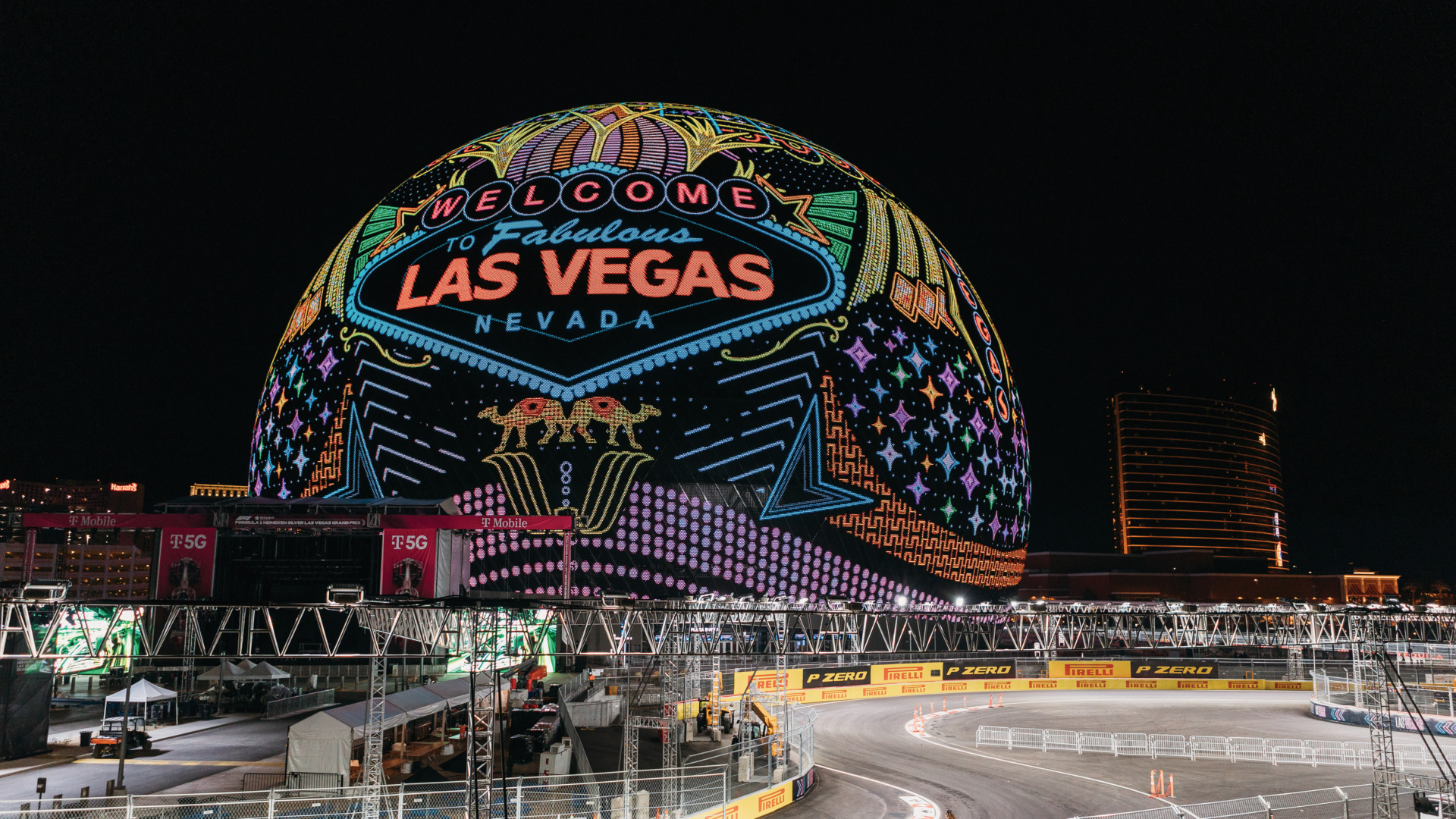 정열적이거나 비현실적이거나! 2024년의 라스베이거스 | 보그 코리아 (Vogue Korea)