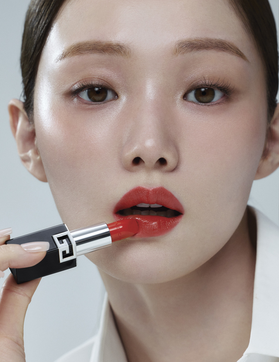 강렬한 입술, 잊을 수 없는 이성경